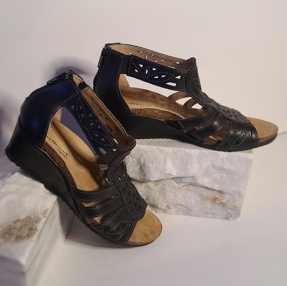 Earth Origins Leather Wedge Sandals.